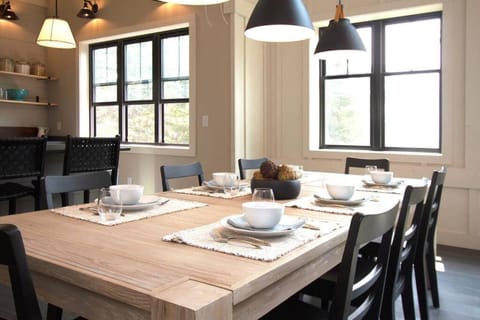 Ski, Golf, Trails, Winery, Lake View, Lutsen, Grand Marias - Sleeps 8 Villa in Lutsen