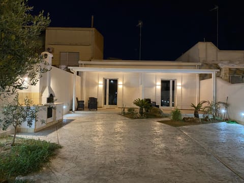 Property building, Patio, Inner courtyard view