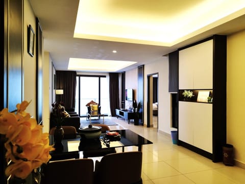 TV and multimedia, Balcony/Terrace, Living room, Seating area, Dining area, Mountain view