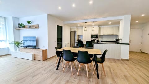 TV and multimedia, Kitchen or kitchenette, Seating area, Dining area