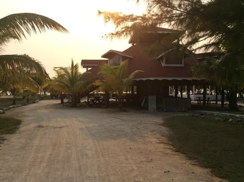 Restaurant/places to eat, Beach, On site, Alcoholic drinks, Non alcoholic drinks, Sunrise