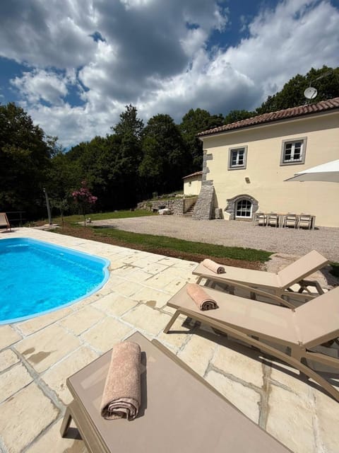 Property building, Swimming pool