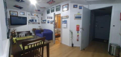 On the water boat House Apartment in Whangārei