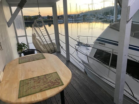 On the water boat House Apartment in Whangārei
