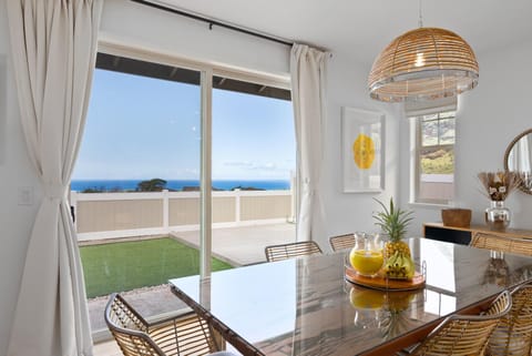 View (from property/room), Balcony/Terrace, Living room, Decorative detail, Seating area, Dining area, Sea view