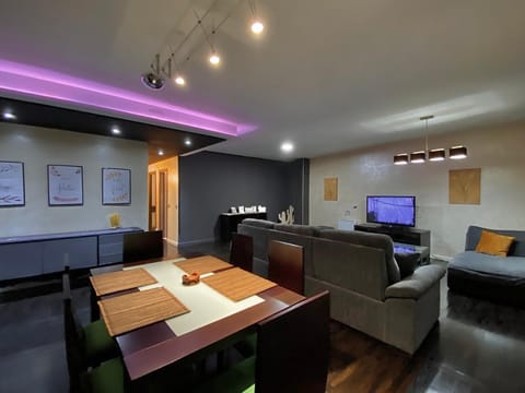 TV and multimedia, Living room, Seating area, Dining area