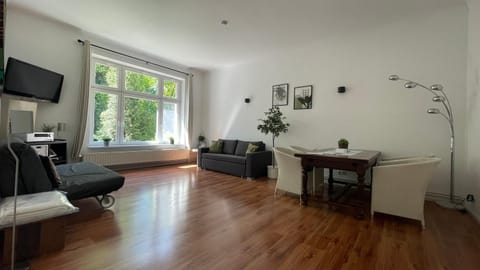 TV and multimedia, Living room, Dining area