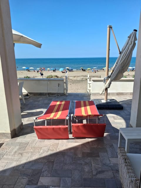 Patio, Balcony/Terrace, Beach, Sea view, sunbed