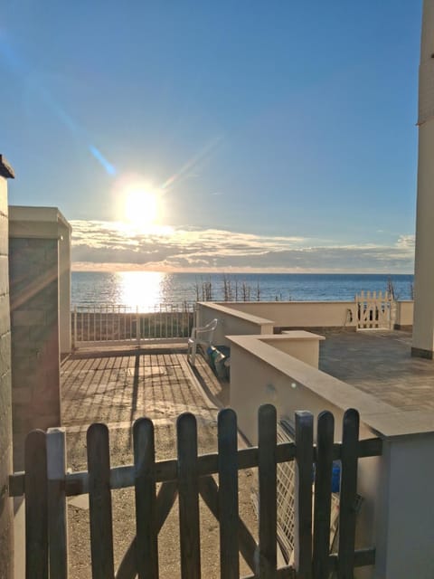 Property building, Natural landscape, View (from property/room), Balcony/Terrace, Sea view, Sunset