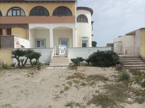 Property building, Balcony/Terrace, Beach, Beach