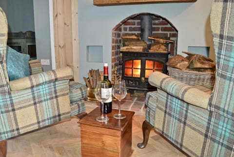 Living room, Seating area, fireplace
