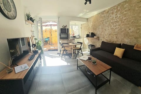 Kitchen or kitchenette, Living room, Dining area