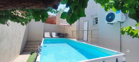 Summer, Balcony/Terrace, Swimming pool, Inner courtyard view, sunbed