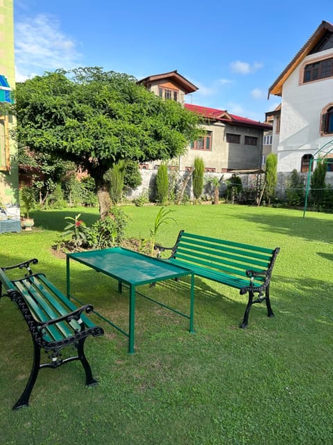 Day, Garden