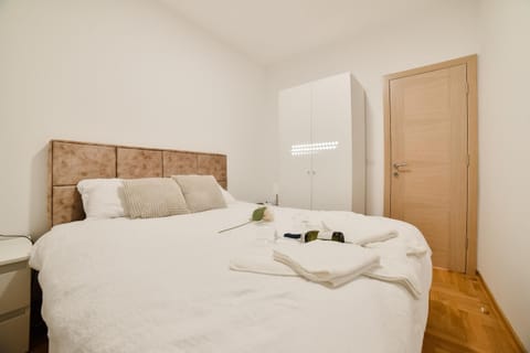 Bed, Photo of the whole room, Bedroom, towels, wardrobe