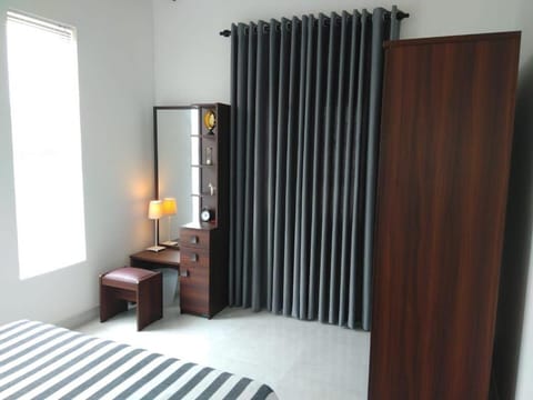 Bed, Bedroom, fireplace, wardrobe
