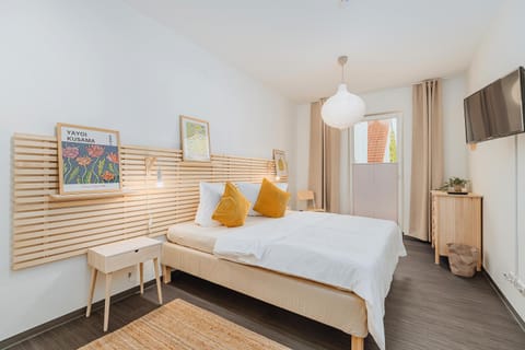 Bed, TV and multimedia
