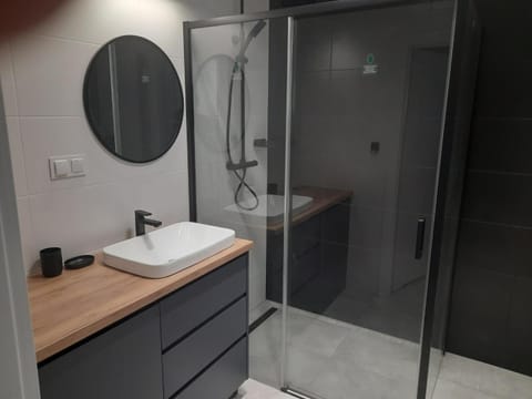 Shower, Bathroom, towels