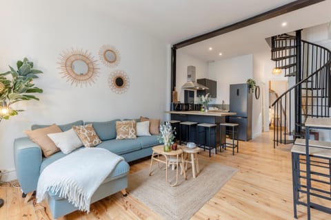 Kitchen or kitchenette, Living room, Dining area