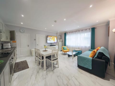 TV and multimedia, Seating area