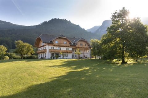 Property building, Day, Natural landscape, Summer, Garden, Garden view, Mountain view, Area and facilities