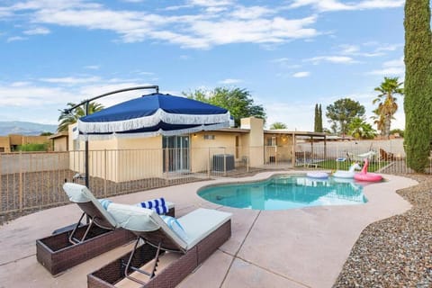 Pool, Fire Pit, Ping-Pong House in Tanque Verde