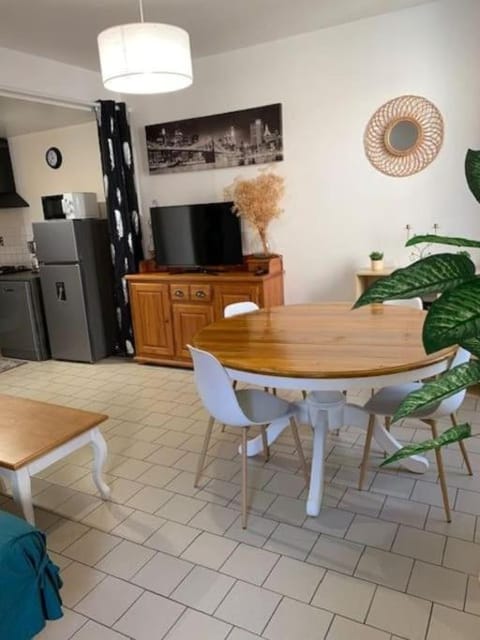 Communal lounge/ TV room, TV and multimedia, Kitchen or kitchenette, Dining area, oven