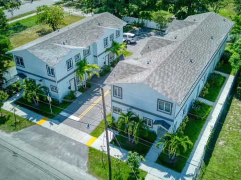 30 Guests 3 Identical Brand New Townhomes in Downtown Fort Lauderdale Villa in Fort Lauderdale