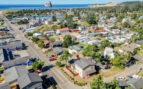Dorys Coastal Paradise House in Pacific City
