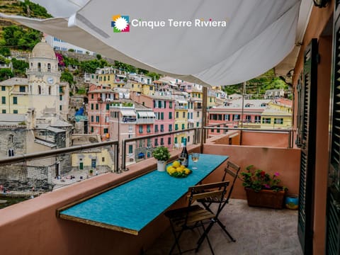Casa Teresa with AC and Sea View Balcony Apartment in Vernazza