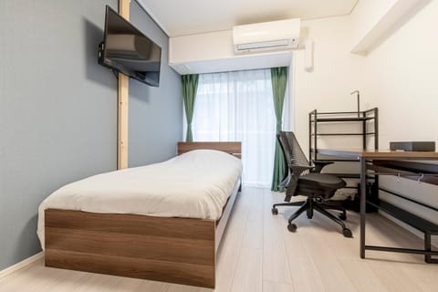 Bed, TV and multimedia, air conditioner