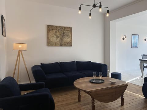 Maison rénovée à Moulins avec jardin et véranda - FR-1-489-469 House in Moulins