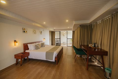 Bed, Living room, Photo of the whole room, Seating area, Dining area, Bedroom, hair dresser