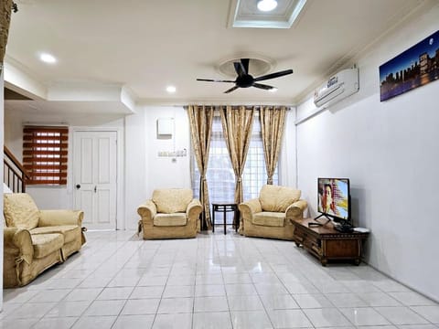 TV and multimedia, Living room, Seating area, fireplace, air conditioner
