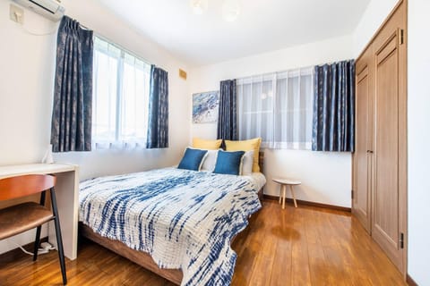 Bed, Seating area, Bedroom, wardrobe