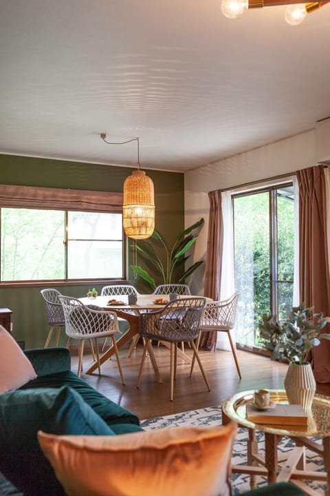 Living room, Seating area, Dining area