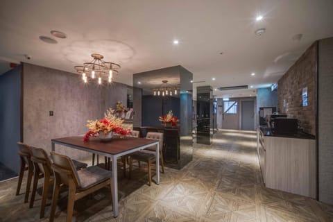 Seating area, Dining area