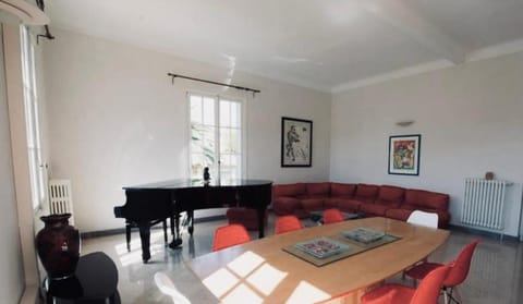 Villa prestigieuse avec piscine privée au cœur de Nice Villa in Nice