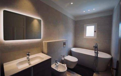 Villa prestigieuse avec piscine privée au cœur de Nice Villa in Nice