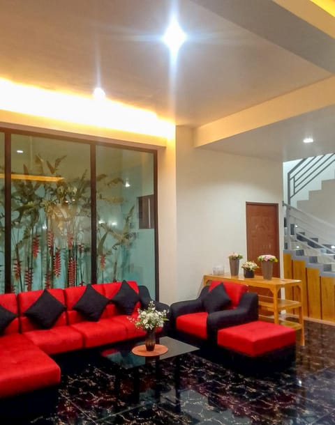 Property building, Living room, Lobby or reception, Seating area