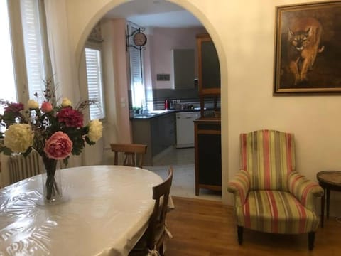 Appartement de caractère au cœur de Poitiers Apartment in Poitiers