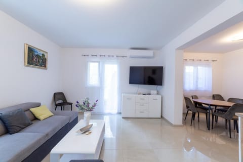 TV and multimedia, air conditioner