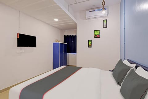 Communal lounge/ TV room, Bed, People, Bathroom, TV and multimedia, View (from property/room), Photo of the whole room, Evening entertainment, Bedroom, Guests, children, Family, fireplace, locker, VIP, wardrobe, air conditioner, air conditioner