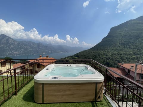 Hot Tub, Lake view
