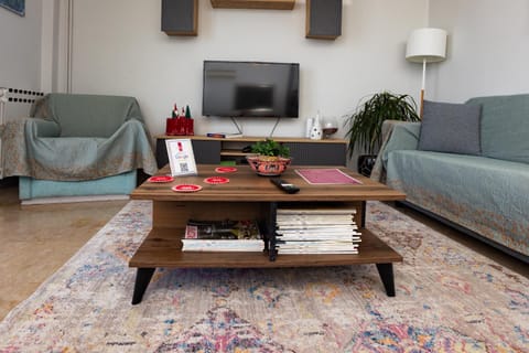 Communal lounge/ TV room, TV and multimedia, Living room, Seating area, Evening entertainment