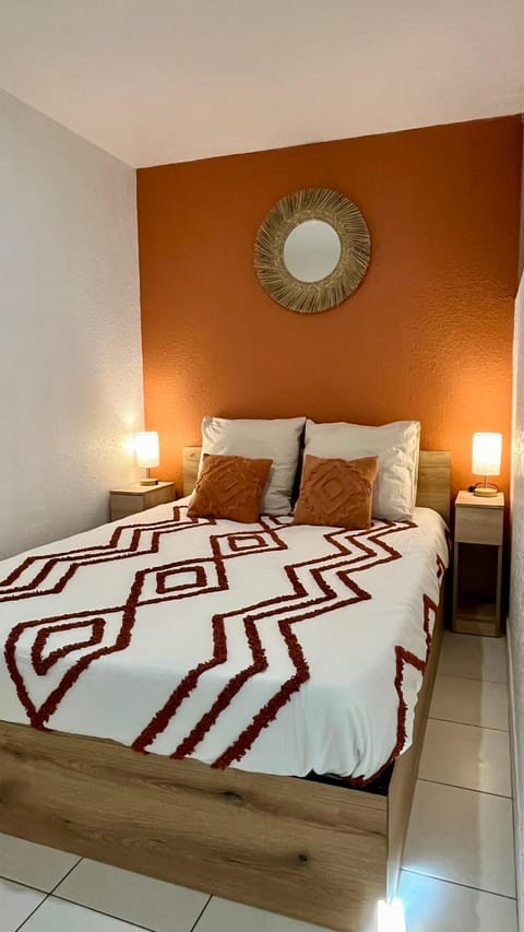 Bed, Night, Photo of the whole room, Bedroom