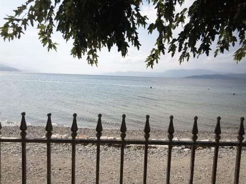 Παραθαλάσσιο διαμέρισμα με κήπο στον Αγιόκαμπο Apartment in Euboea