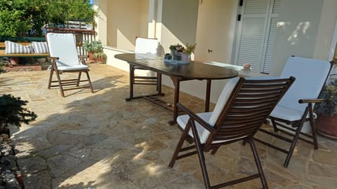 Παραθαλάσσιο διαμέρισμα με κήπο στον Αγιόκαμπο Apartment in Euboea