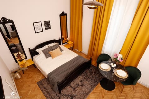 Bed, Living room, Photo of the whole room, Seating area, Bedroom