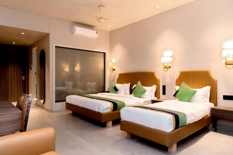 Bed, Photo of the whole room, Bedroom, air conditioner